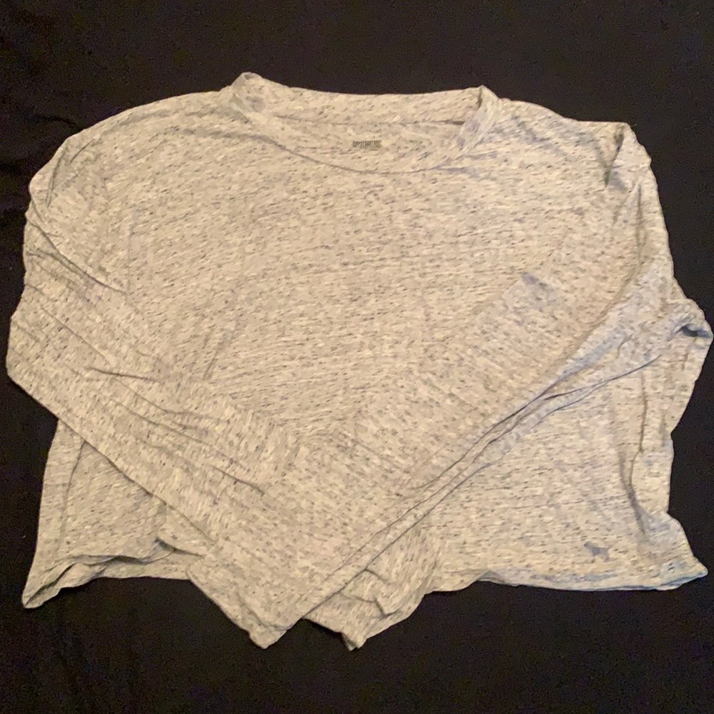 Gray cropped long sleeve top.